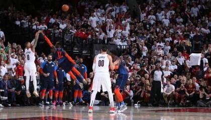  鹈鹕绝杀雷霆守住西部前八  