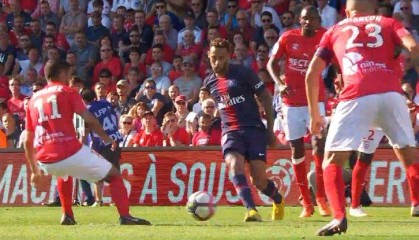  摩纳哥客场不敌尼斯，争冠形势趋于白热化  