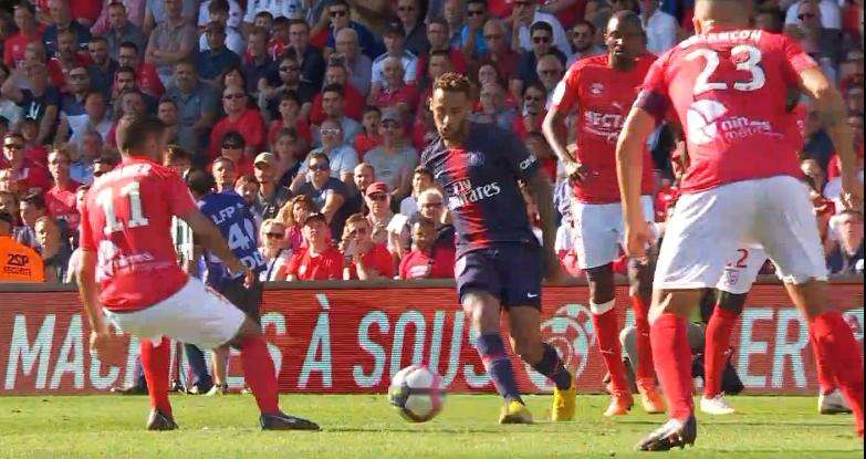  摩纳哥客场不敌尼斯，争冠形势趋于白热化  