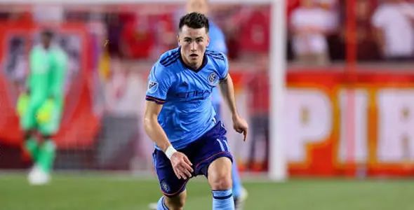  里尔队长红牌罚下致球队失榜首  